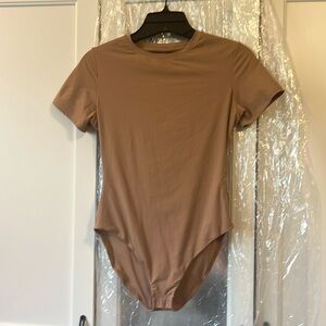 SKIMS NWOT clay colored body suit size M